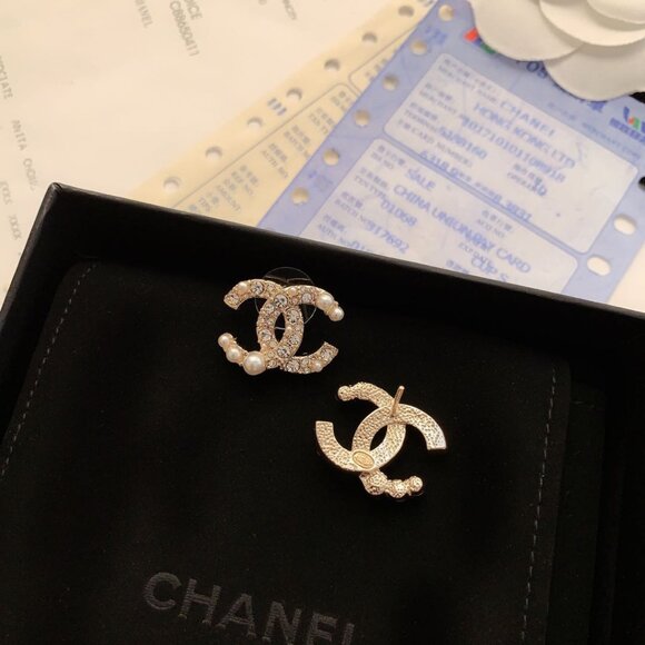 Authentic Chanel silver CC earrings - Picture 6 of 6